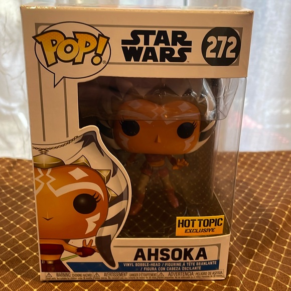 Funko Pop Ahsoka 272 Hot Topic Exclusive New - Picture 1 of 10